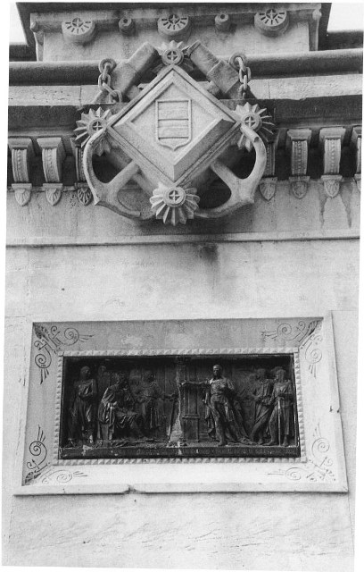 Detall del relleu de la esquerra